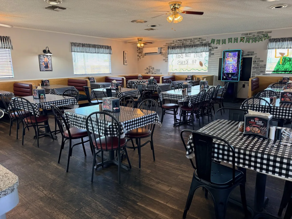 The dining room inside Ken's Pizza